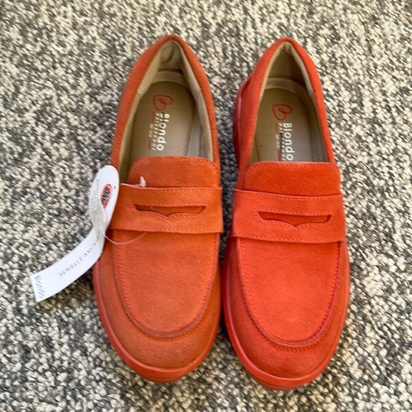 Women’s Blondo Frey Waterproof Loafer in Red Poppy, -Size 6 - Picture 2 of 6